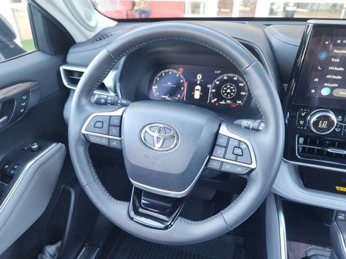 Certified 2024 Toyota Highlander Platinum AWD/4WD image 23