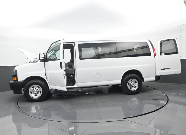 Used 2022 Chevrolet Express 2500 LS w/ Driver Convenience Package RWD image 28