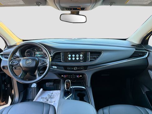 Used 2018 Buick Enclave Essence image 4