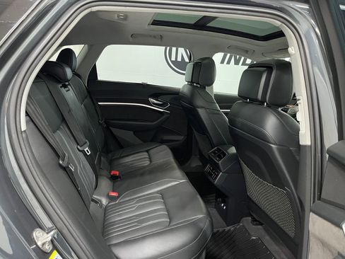 Used 2019 Audi e-tron Prestige w/ Prestige Package image 30