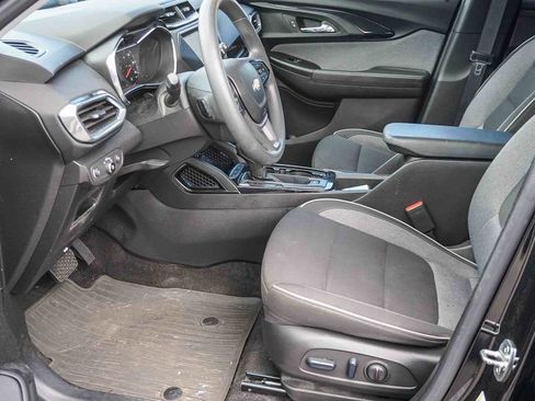 Used 2023 Chevrolet TrailBlazer LT FWD image 17