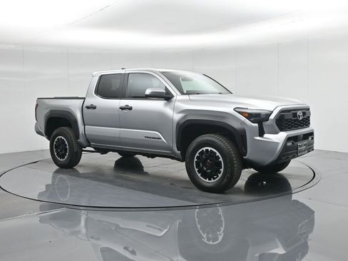 Used 2024 Toyota Tacoma TRD Off-Road image 6