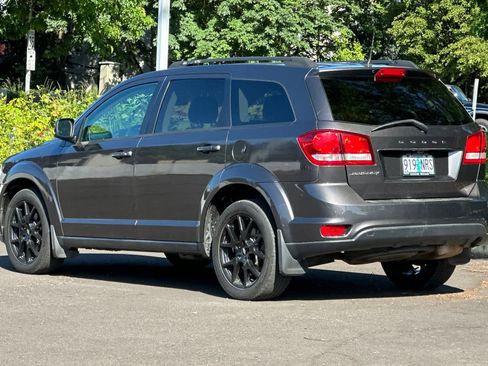 Used 2019 Dodge Journey SE w/ Premium Group FWD image 6