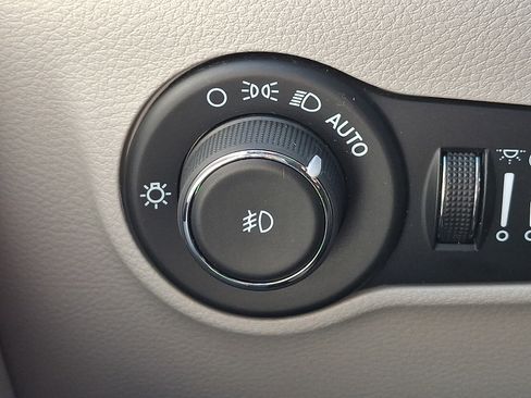 Used 2024 Jeep Compass Latitude AWD/4WD image 23