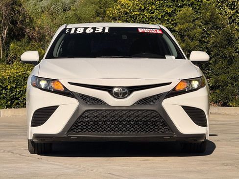 Used 2019 Toyota Camry image 5
