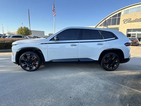 Used 2023 BMW XM w/ M Driver's Package image 7