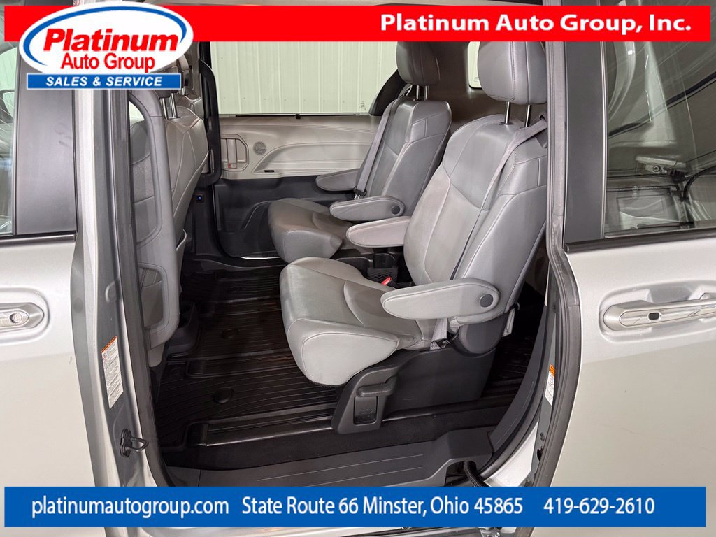 Used 2023 Toyota Sienna XLE AWD/4WD image 27