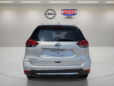 Used 2018 Nissan Rogue SL w/ Premium Package FWD image 3