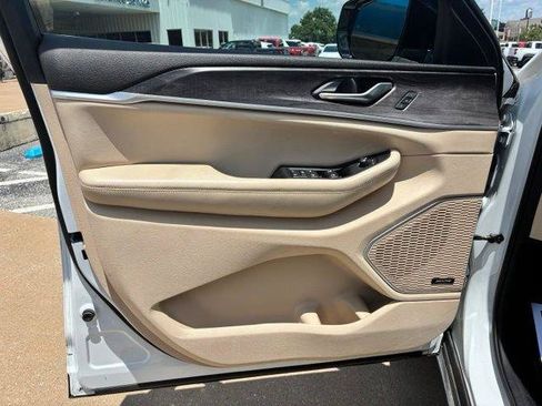 Used 2022 Jeep Grand Cherokee L Limited RWD image 18
