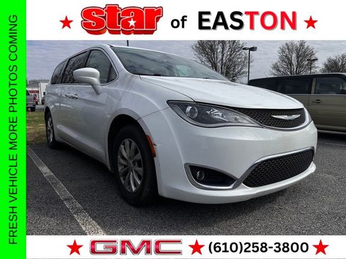 Used 2018 Chrysler Pacifica Touring Plus image 1