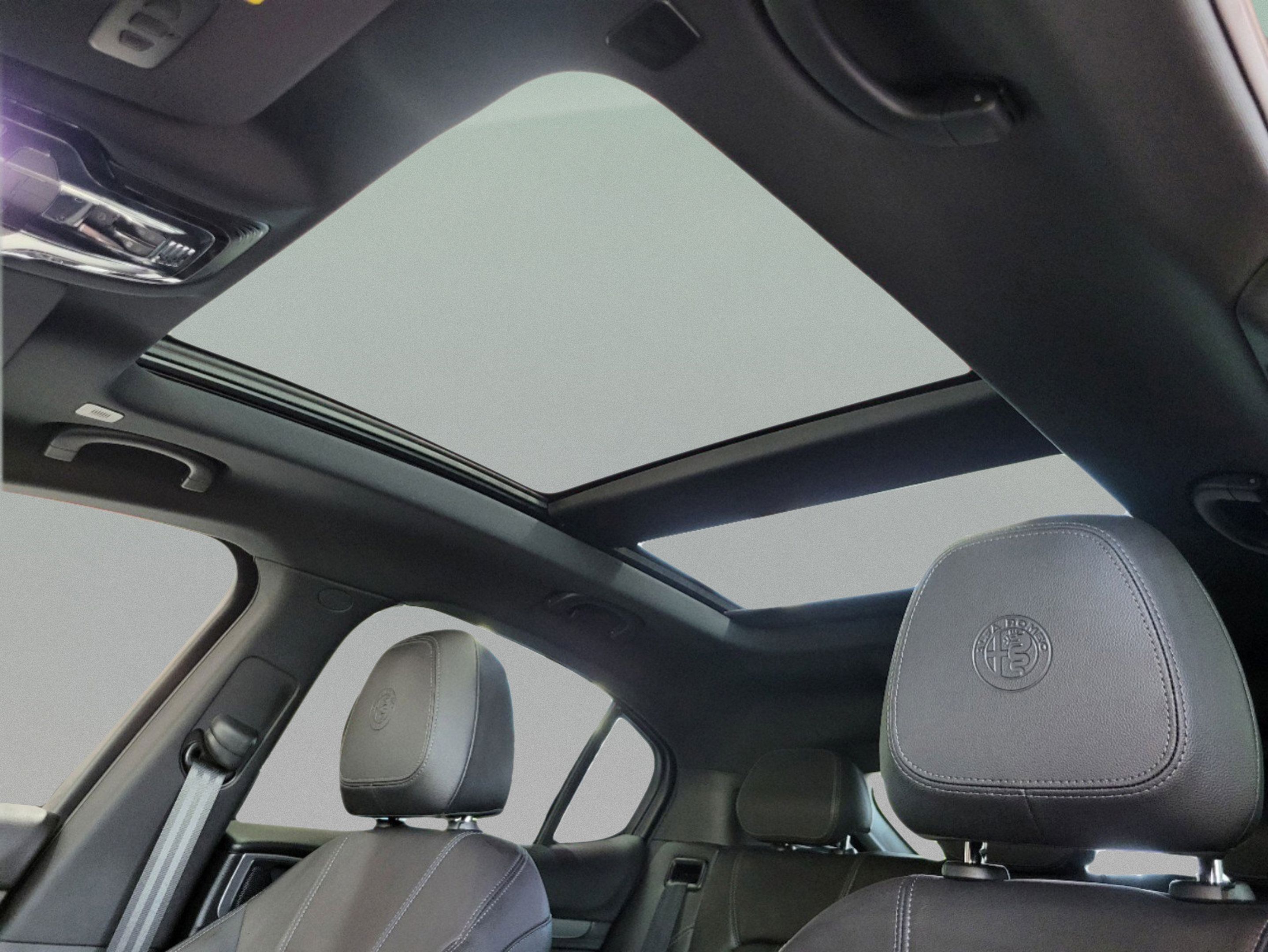 New 2025 Alfa Romeo Stelvio Sprint AWD/4WD image 21