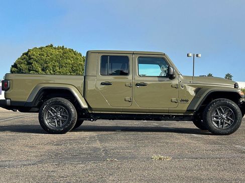 New 2026 Jeep Gladiator Sport image 3