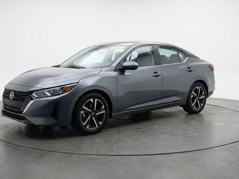 Used 2025 Nissan Sentra SV FWD image 3
