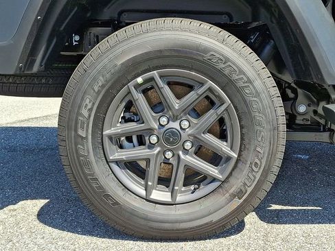 New 2026 Jeep Gladiator Sport image 5