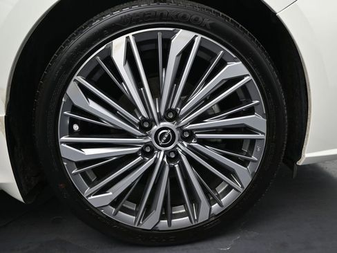 Used 2025 Nissan Altima 2.5 SL FWD image 6