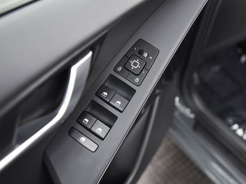 Used 2024 Kia Niro EX image 12