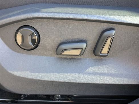 Certified 2024 Volkswagen Taos SE image 22