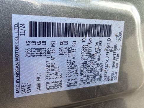 Used 2025 Nissan Rogue S AWD/4WD image 31