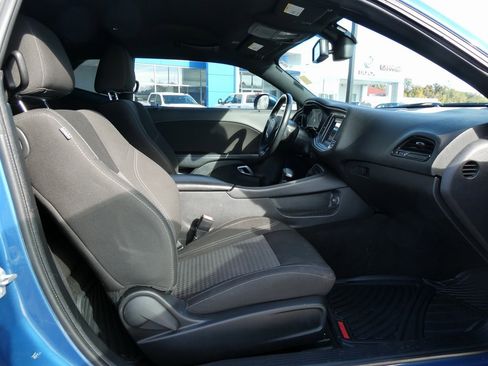 Used 2022 Dodge Challenger SXT image 15