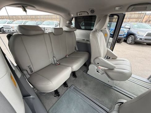 Used 2013 Toyota Sienna LE w/ Towing Pkg AWD/4WD image 36