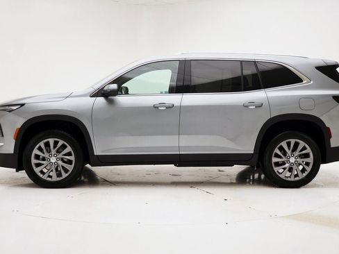 Used 2025 Buick Enclave Preferred image 5