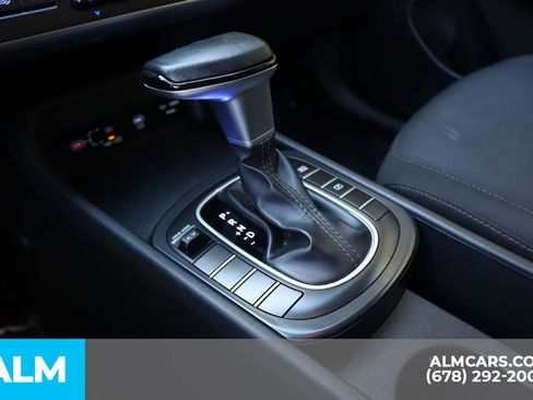 Used 2025 Hyundai Kona SEL image 28