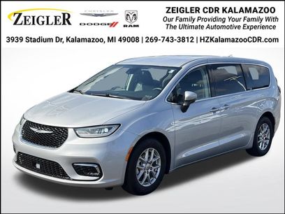 Used 2023 Chrysler Pacifica Touring-L