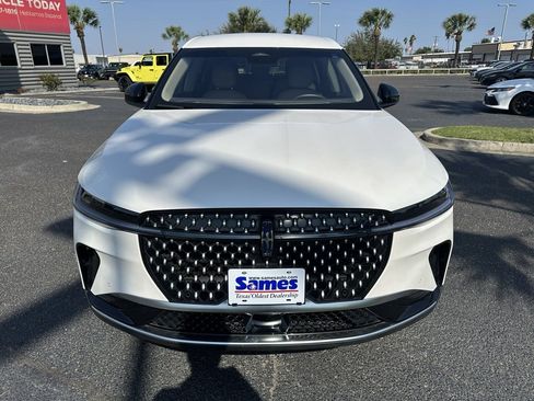 Used 2024 Lincoln Nautilus Premier image 9