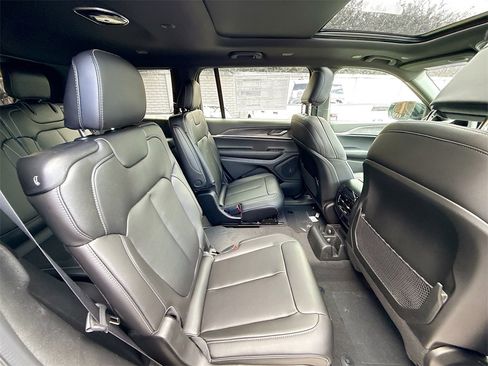 New 2025 Jeep Grand Cherokee L Limited w/ Black Appearance Package image 31