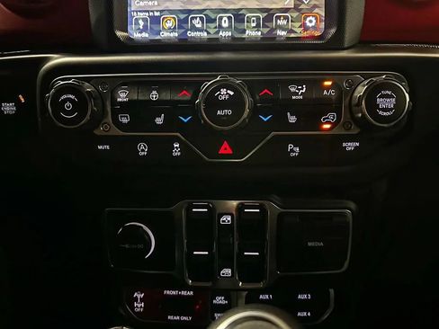 Used 2020 Jeep Gladiator Rubicon w/ Dual Top Group AWD/4WD image 39
