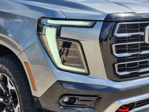 Used 2025 GMC Yukon AT4 AWD/4WD image 9
