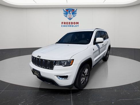Used 2020 Jeep Grand Cherokee Laredo w/ Quick Order Package 2BN North AWD/4WD image 1