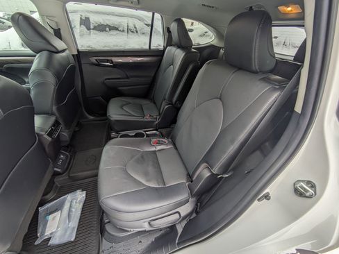Used 2023 Toyota Highlander Limited image 20