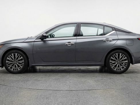 Used 2025 Nissan Altima 2.5 SV image 5