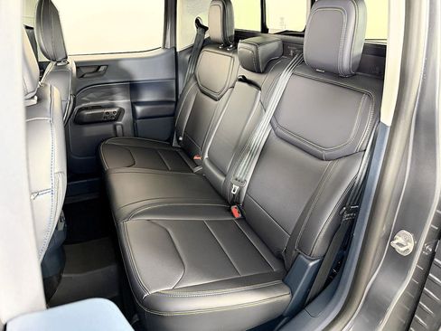 Used 2025 Ford Maverick Lobo image 38