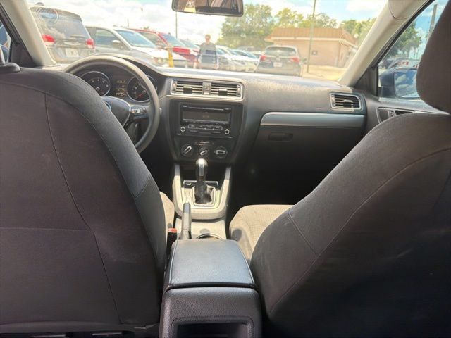 Used 2015 Volkswagen Jetta SE FWD image 23