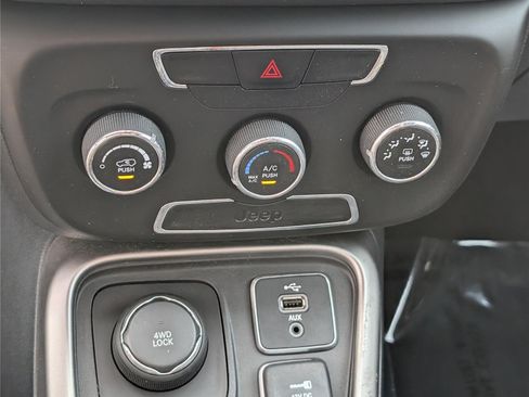 Used 2018 Jeep Compass Sport AWD/4WD image 25