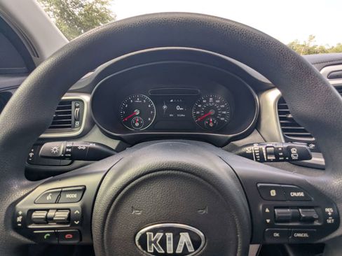 Used 2018 Kia Sorento L FWD image 35