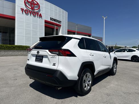 Certified 2023 Toyota RAV4 LE AWD/4WD image 5