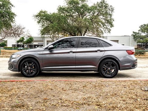 Used 2023 Volkswagen Jetta SE image 8