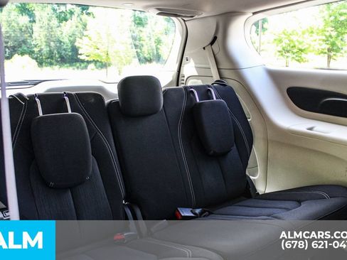 Used 2023 Chrysler Voyager LX FWD image 20