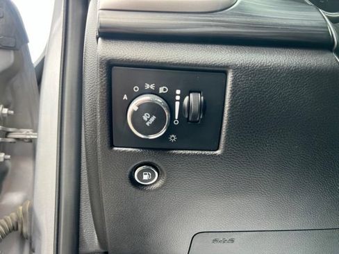 Used 2019 Jeep Grand Cherokee Altitude AWD/4WD image 23