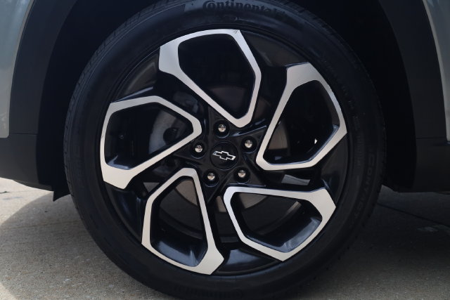 Used 2024 Chevrolet Trax RS w/ Sunroof Package FWD image 8