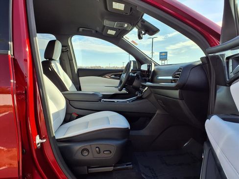 Used 2024 Chevrolet Traverse RS image 25