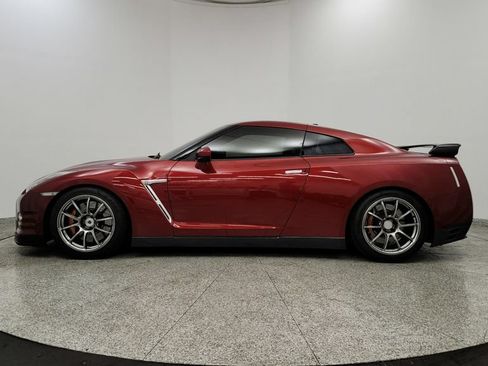 Used 2015 Nissan GT-R Premium AWD/4WD image 2