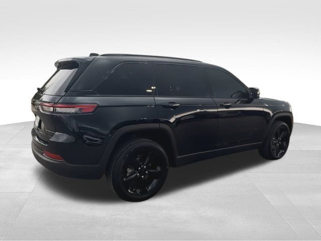 Used 2024 Jeep Grand Cherokee Limited w/ Black Appearance Package AWD/4WD image 8