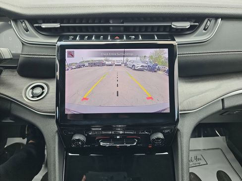 Used 2021 Jeep Grand Cherokee L Limited AWD/4WD image 26