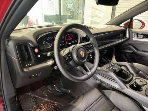 Certified 2026 Porsche Cayenne Coupe AWD/4WD image 33
