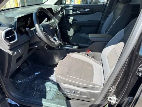 Used 2024 Chevrolet TrailBlazer LT w/ Convenience Package FWD image 12