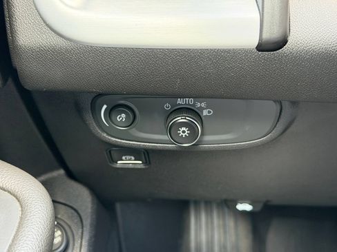 Used 2023 GMC Terrain SLE w/ Driver Convenience Package AWD/4WD image 12